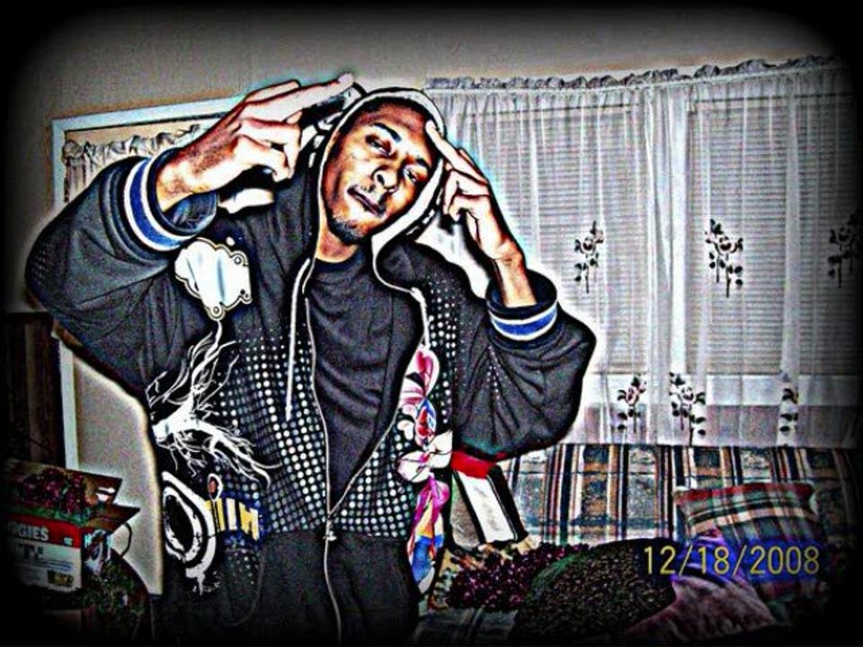 Ghost Mafia Ent (GME) - Bread DiBiasi ft Jaguar Peay - V-12