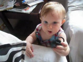 Théoline 9 mois joue!