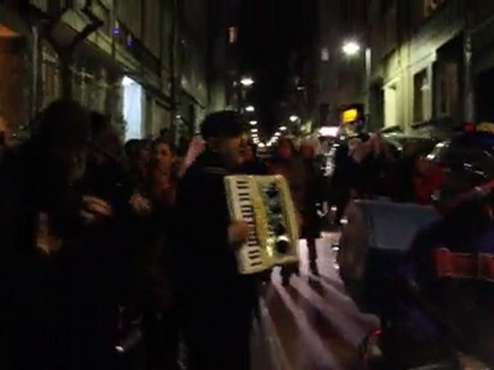 Tatavla karnavalı 2011 -  Kurtuluş sokaklarında yürüyüş