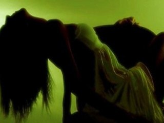 Bir sana tutkunum, bir sana düşman