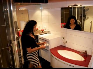 Salle de bain design Cherry Coke version "vidéo"