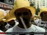 Miles disfrutan el carnaval en calles de Río, sin lujos