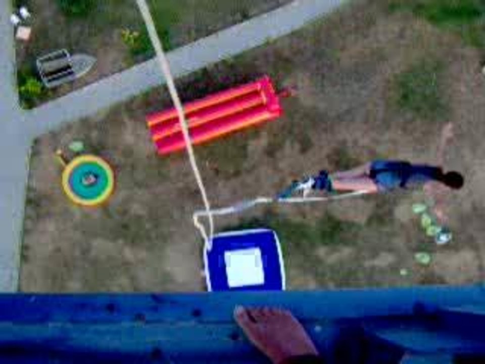 sister on bungee