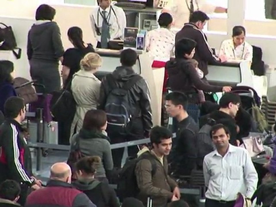 Massenandrang am flughafen tokio: ausländer fliehen aus japan