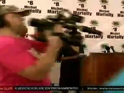 Manigat y Martelly prometen cambiar pobreza en Haití