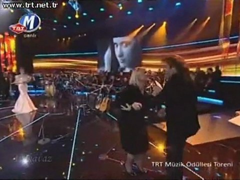 15 Gökhan Sezen TSM yılın erkek sanatçısı 2011 TRT