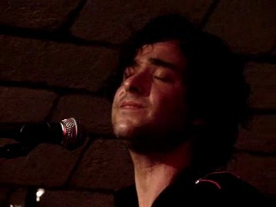 Arno SANTAMARIA  "Ce qui me tient" Live Bourges 2011