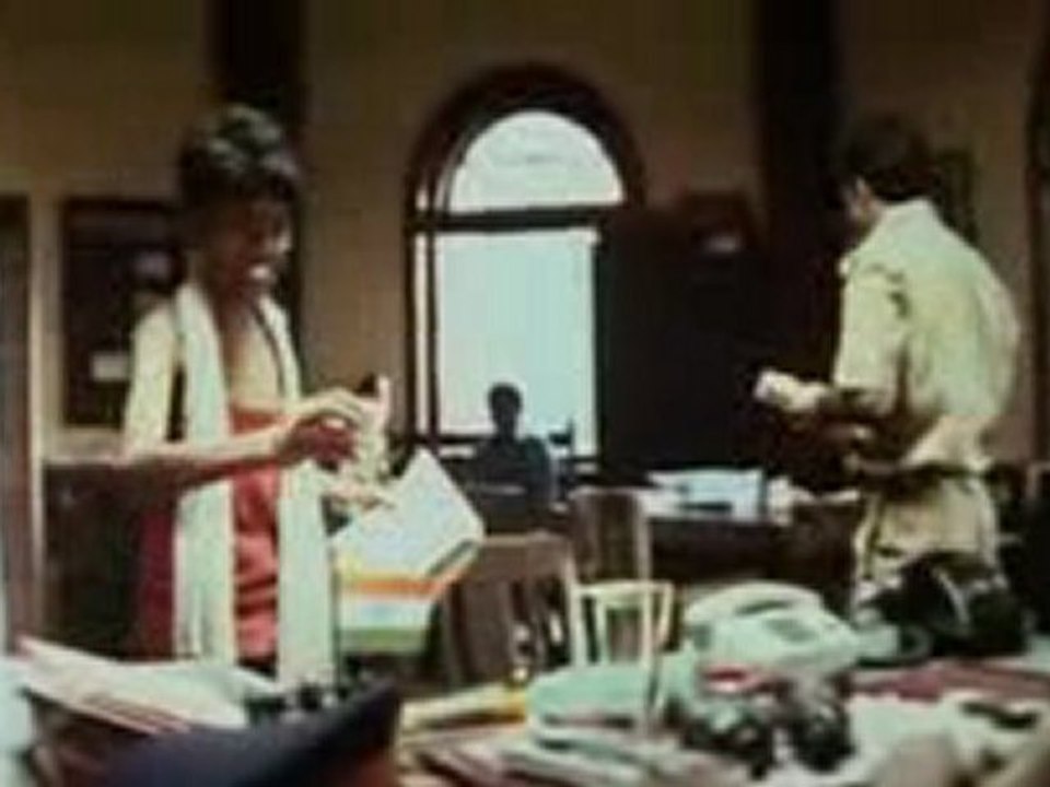 Mumbai Mast Kalander (2011) PDVD_chunk_4