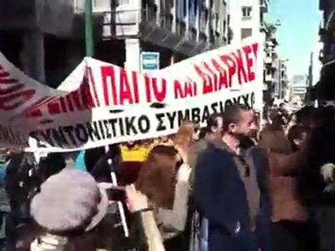 Συγκέντρωση συμβασιούχων στα γραφεια του ΠΑΣΟΚ