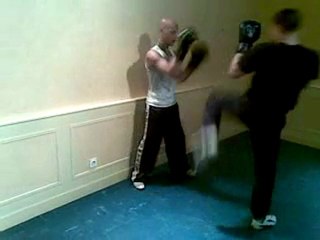 Boxe Française poings + fouetté + revers tournant