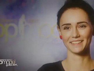 Marie Luise essaye de ressembler a Dita ! sa promet! XD