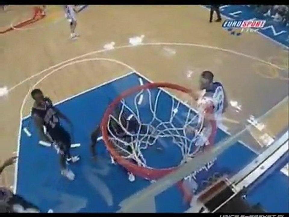 Κάρφωμα Κάρτερ πάνω από τον Βάις