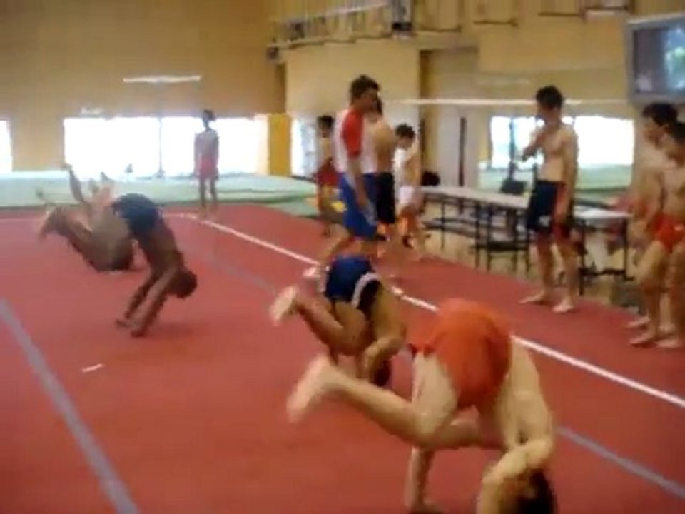 Japon Cimnastik Antrenmanı