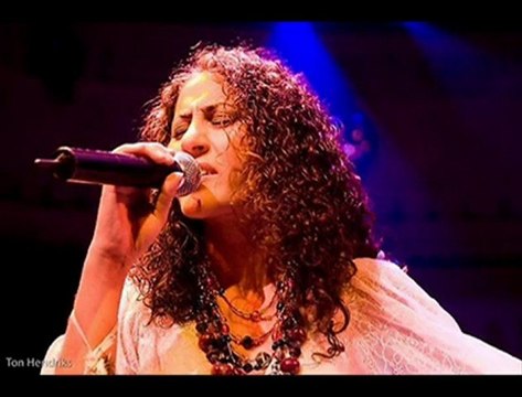 Aynur Dogan - QumrikE