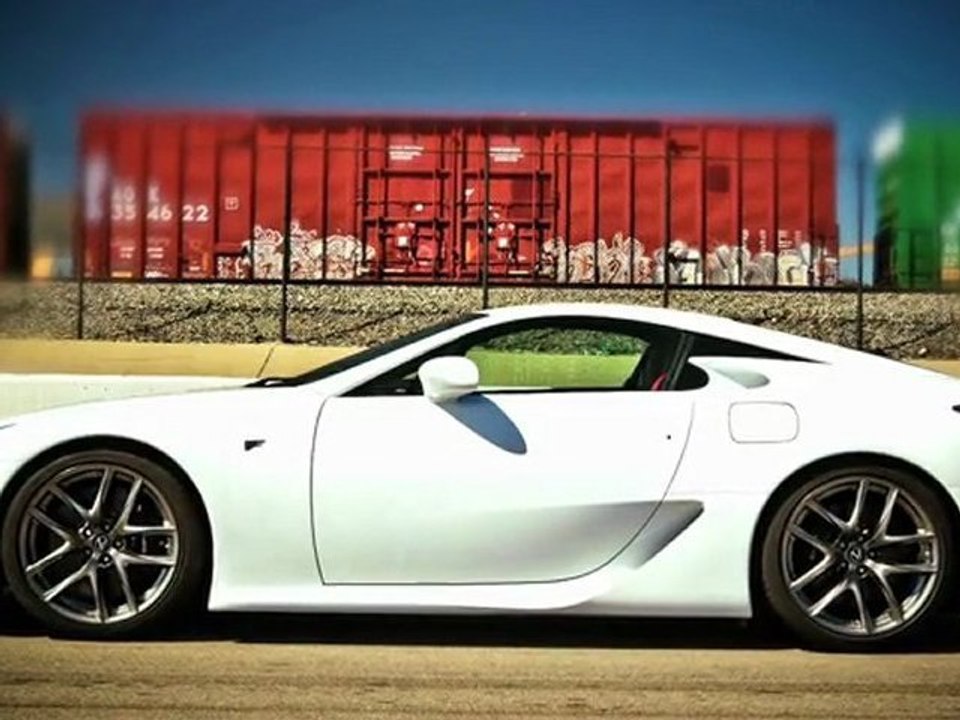 Lexus LFA 2012 vs Nissan GT-R 2010