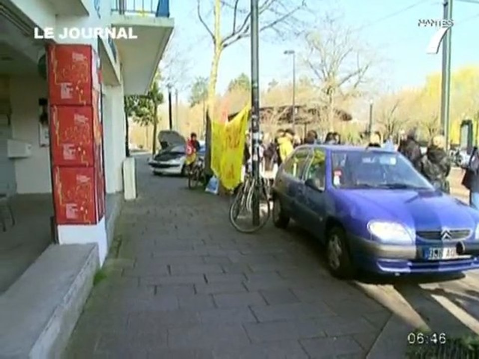 3 femmes en grève à l'Espace Simone de Beauvoir! (Nantes)