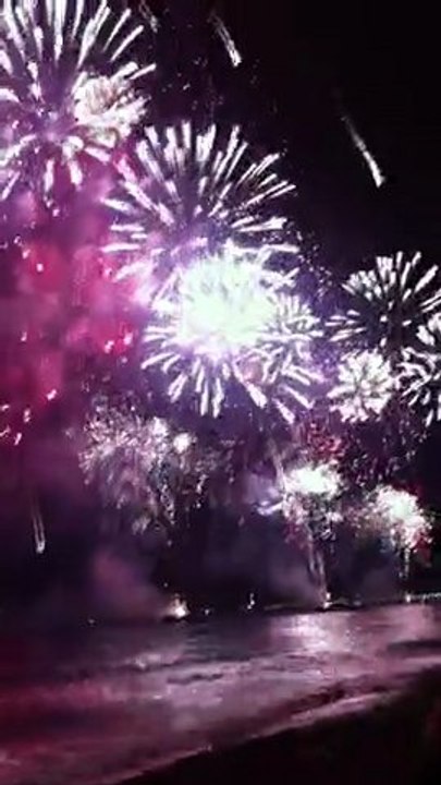 Final feu d'artifice - Clôture du Carnaval de Nice 2011