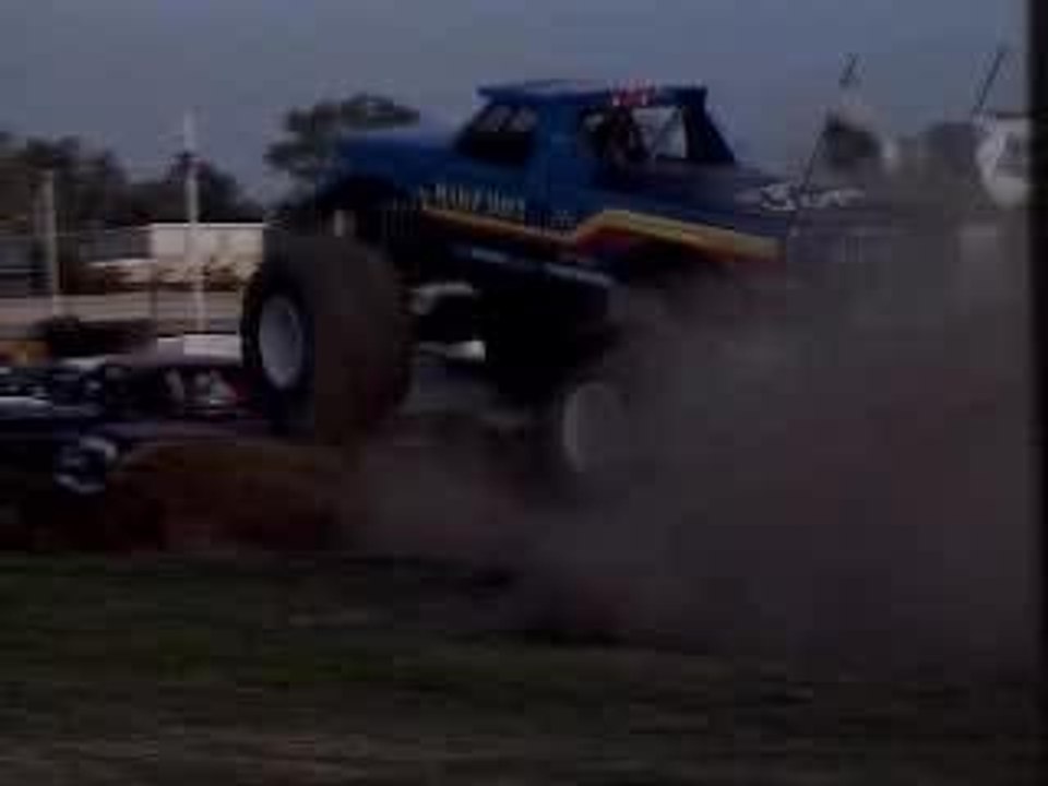 Monster Trucks - Crash