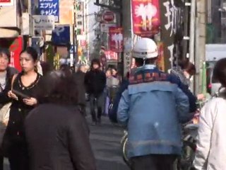 People gather on Tokyo streets after massive quake