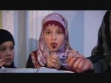 Alman Küçük Kız Kuran Okuyor - islamseli.net