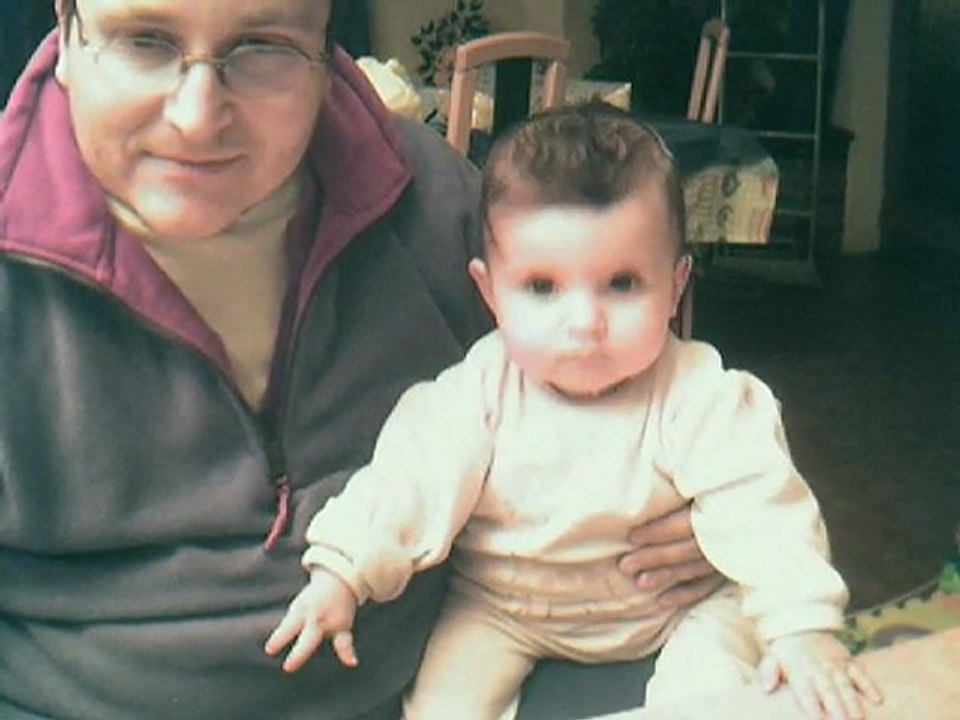 Eloise pour la premiere fois devant la webcam :)
