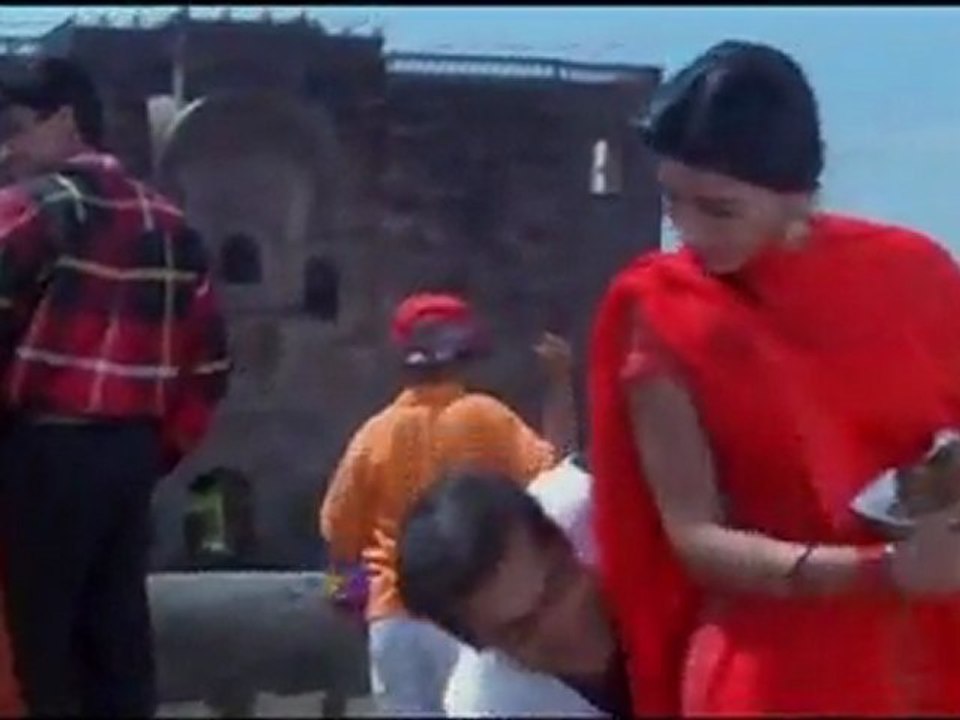 Hum Saath Saath Hain - 9/16 - Bollywood Movie - Salman Khan, Saif Ali Khan & Karishma Kapoor