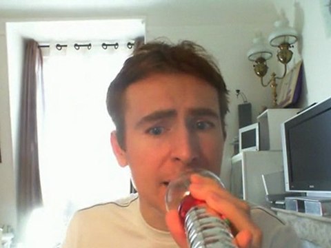 Wiwi égratigne como un burro amarrado a la puerta del baile