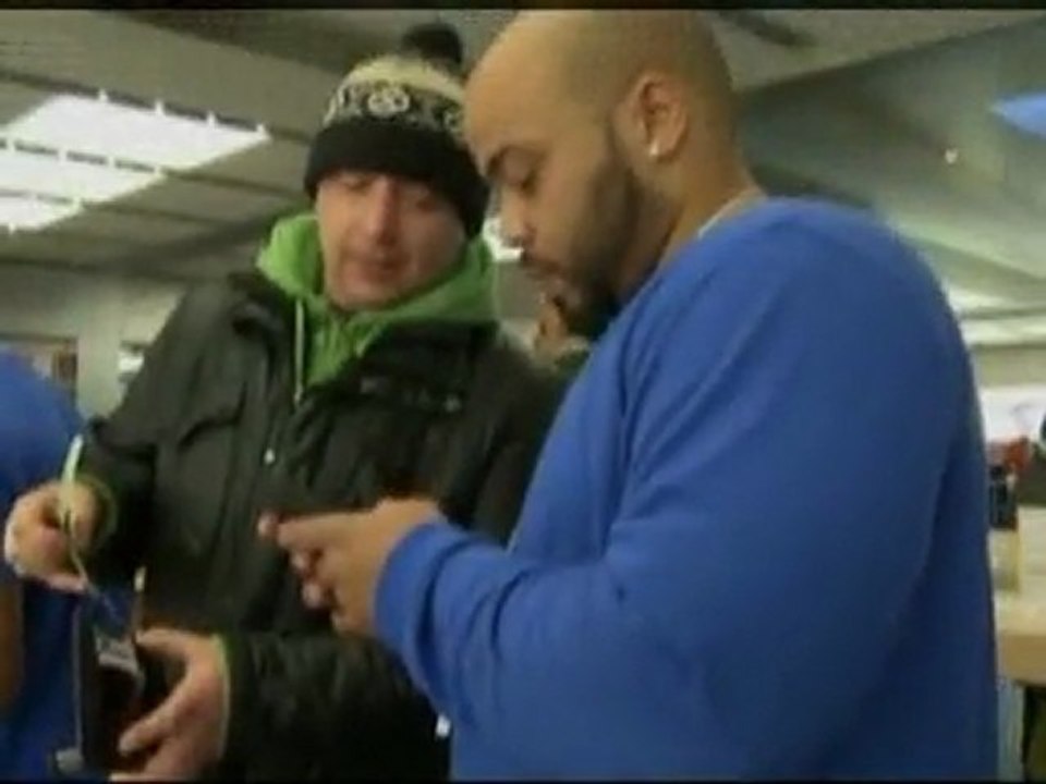 Queues as iPad 2 goes on sale in US