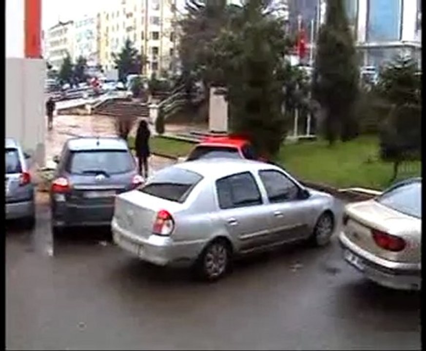 KALPAZANLAR YAKALANDI