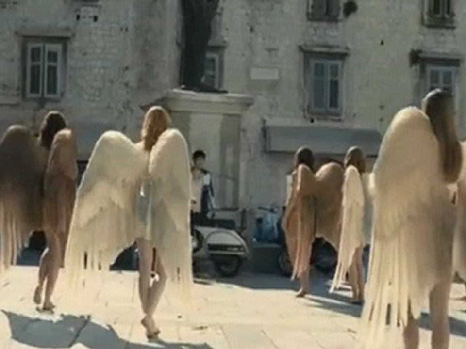 Dikkat Kızlar Üstüne Düşecek ! girls will fall over !