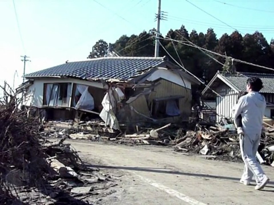 10,000 missing after Japan quake