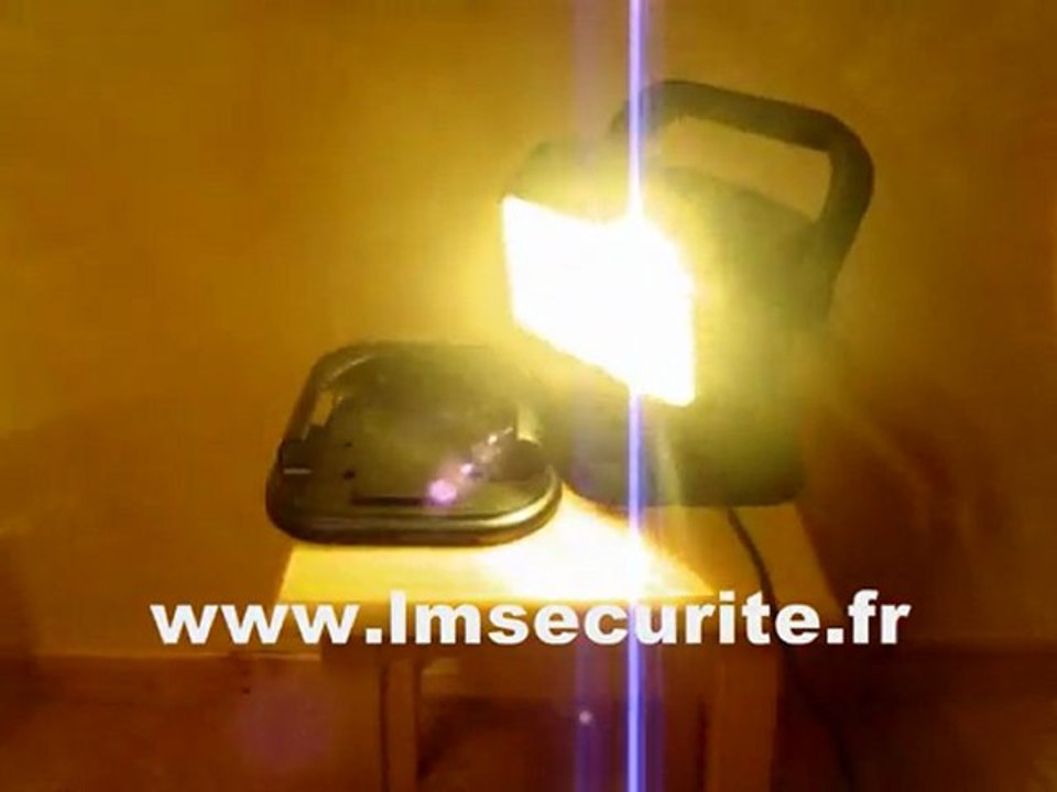 PROJECTEUR  MOTORISE  HALOGENE  TELECOMMANDE  SANS  FIL
