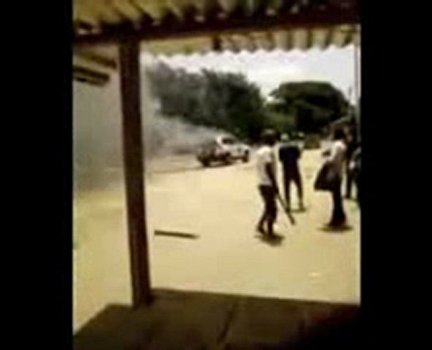 Un véhicule de l'ONUCI brûlé par les  jeunes patriotes