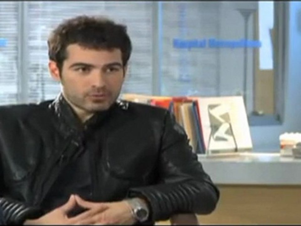 Alejandro Tous es León Robles en "Mentes en Shock" (HD)