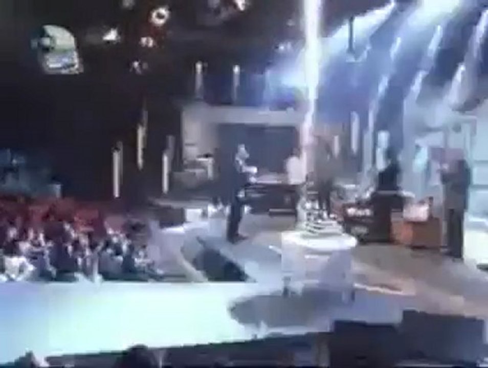 Aydemir Akbaş’tan Beyaz’a doğum günü şakası