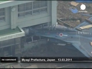 Japon : nettoyage d'une base de l'armée de... - no comment