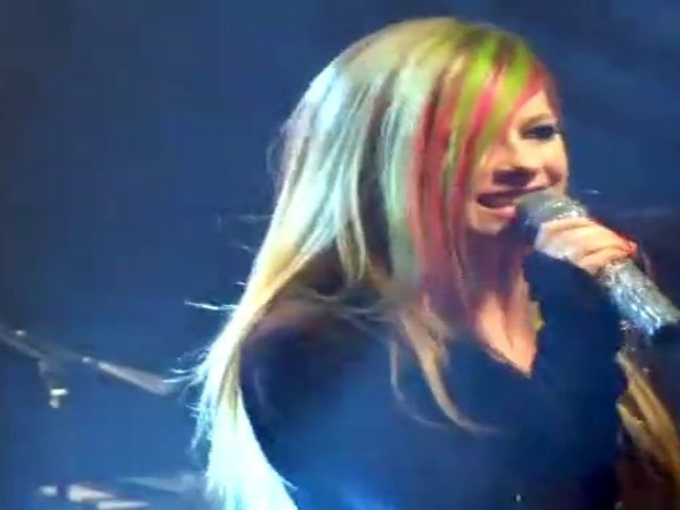Avril Lavigne - Wish You Were Here (Live at Z100)