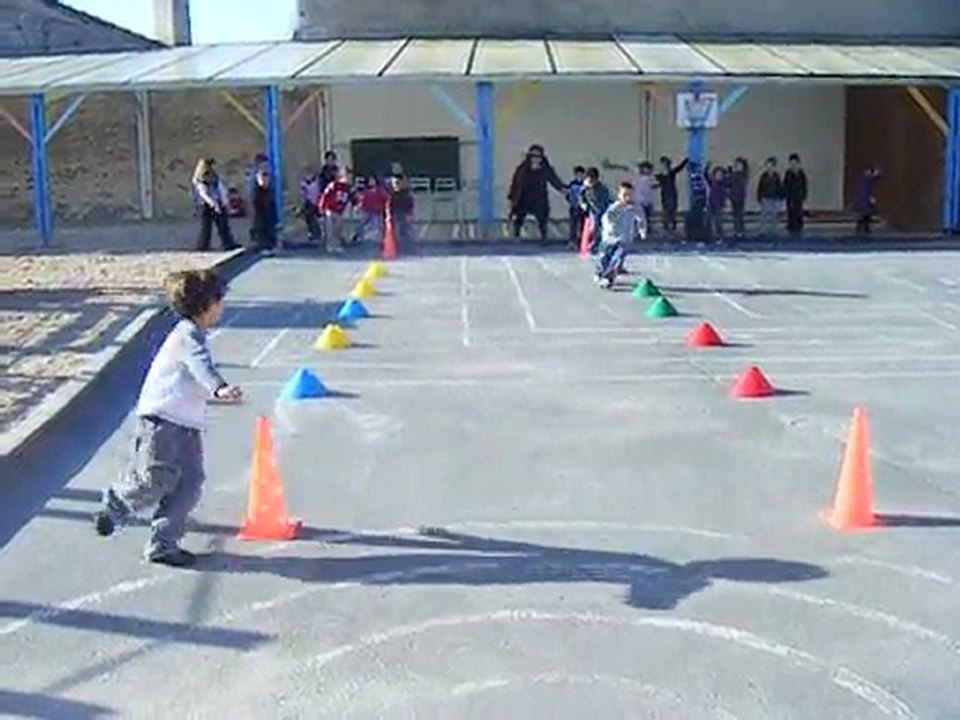 Course de relais en Grande Section - Vidéo Dailymotion