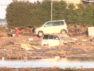 Japón: evacuados se refugian en el centro de rescate en Sendai