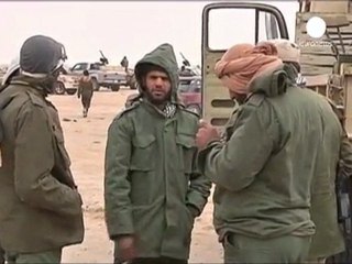 Kaddafi güçlerin ilerleyişi sürüyor