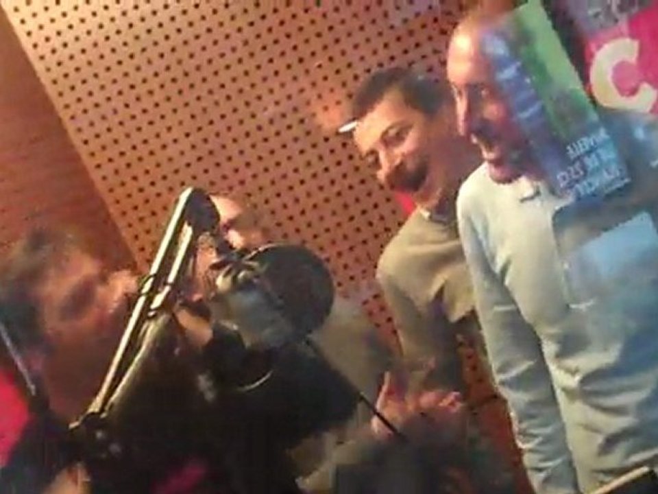 Taiye Taiwo ! Le nouveau jingle de Julien Cazarre