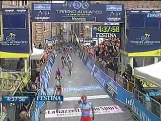 Tirreno Adriatico: Altıncı etabın son anları