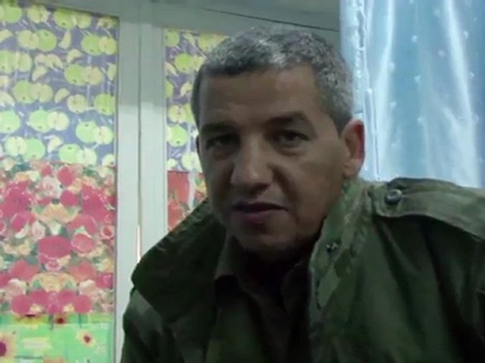 Libyan rebels defend 'key town'