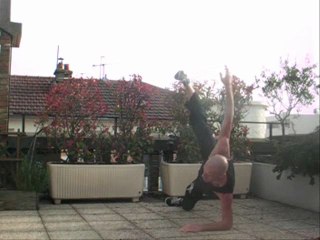 salutation au soleil avec ondulation ouverture des bras