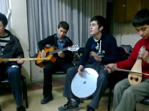 apaçi müziği ( halk ezgisiyle ) :):)