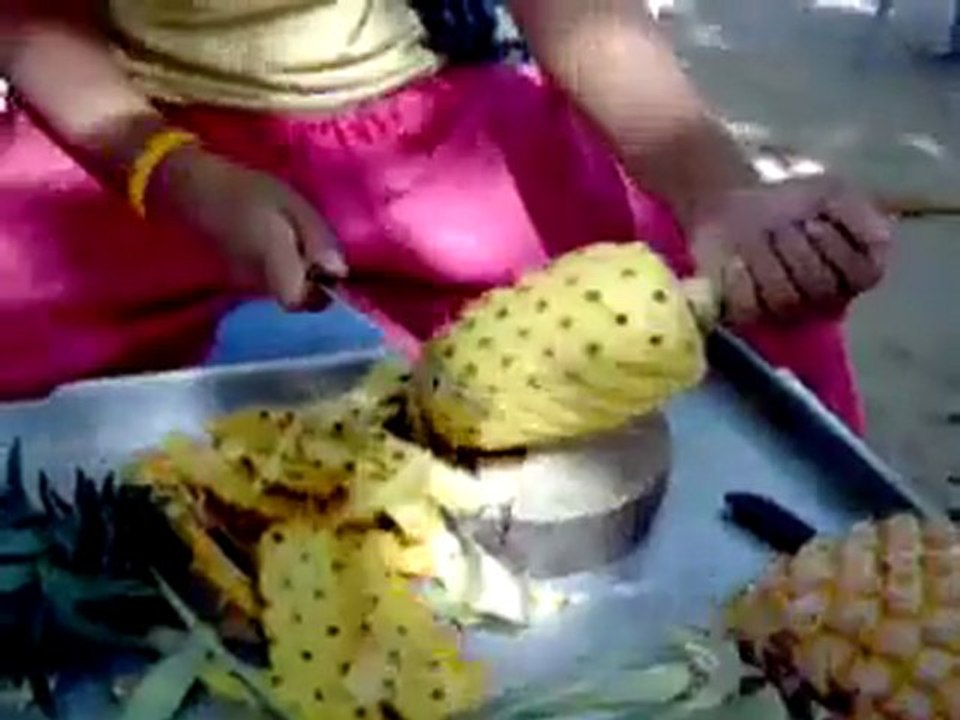Eplucher un Ananas