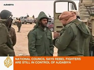 Siły Kadafiego przejmują kolejne miasta