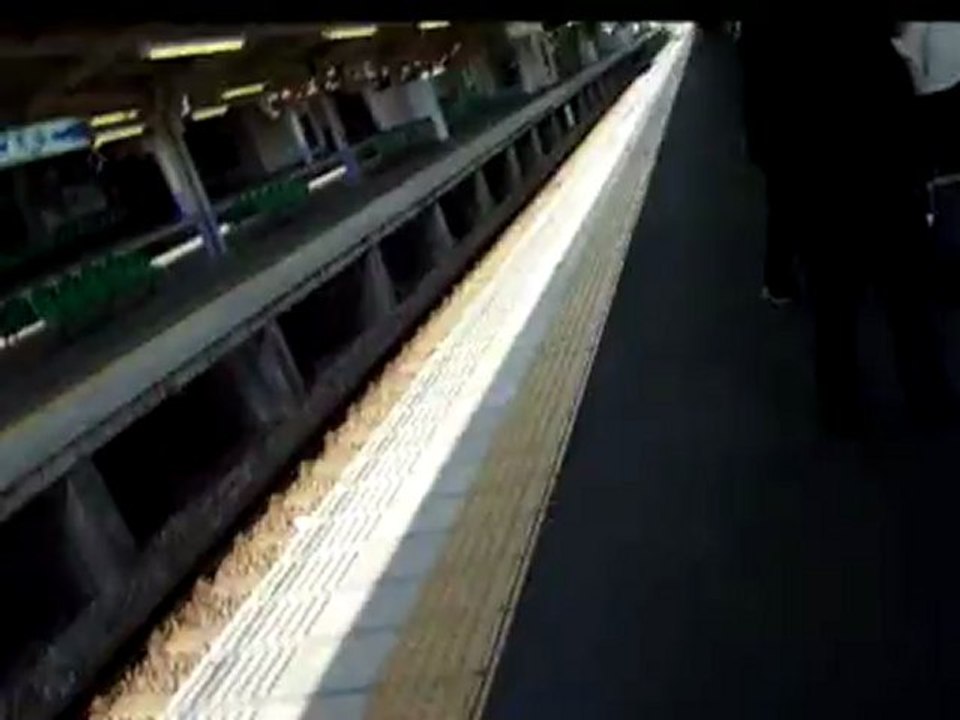 Commuters panic as quake strikes train station