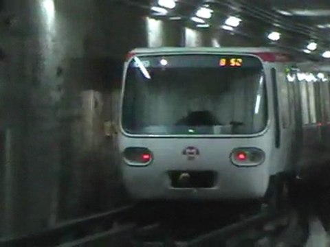 MPL75 : Manoeuvre à la station Stade de Gerland sur la B du métro de Lyon