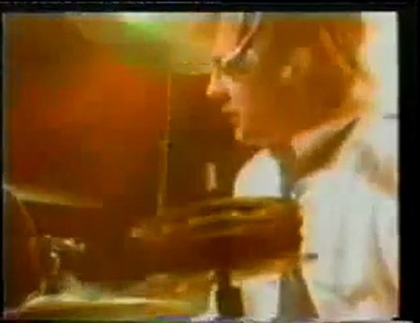 Queen Death on two legs live at Hammersmith Odeon 1979